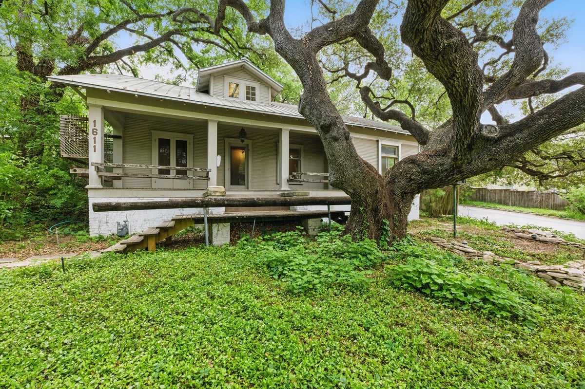 View 1611 Alameda DR in Travis Heights 1611 Alameda DR - front exterior - Luxury home in Travis Heights, Austin, TX