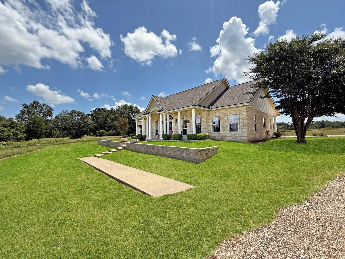 View 1611 W Fm 696 in A061 1611 W Fm 696 - front exterior - Luxury home in A061, Lexington, TX