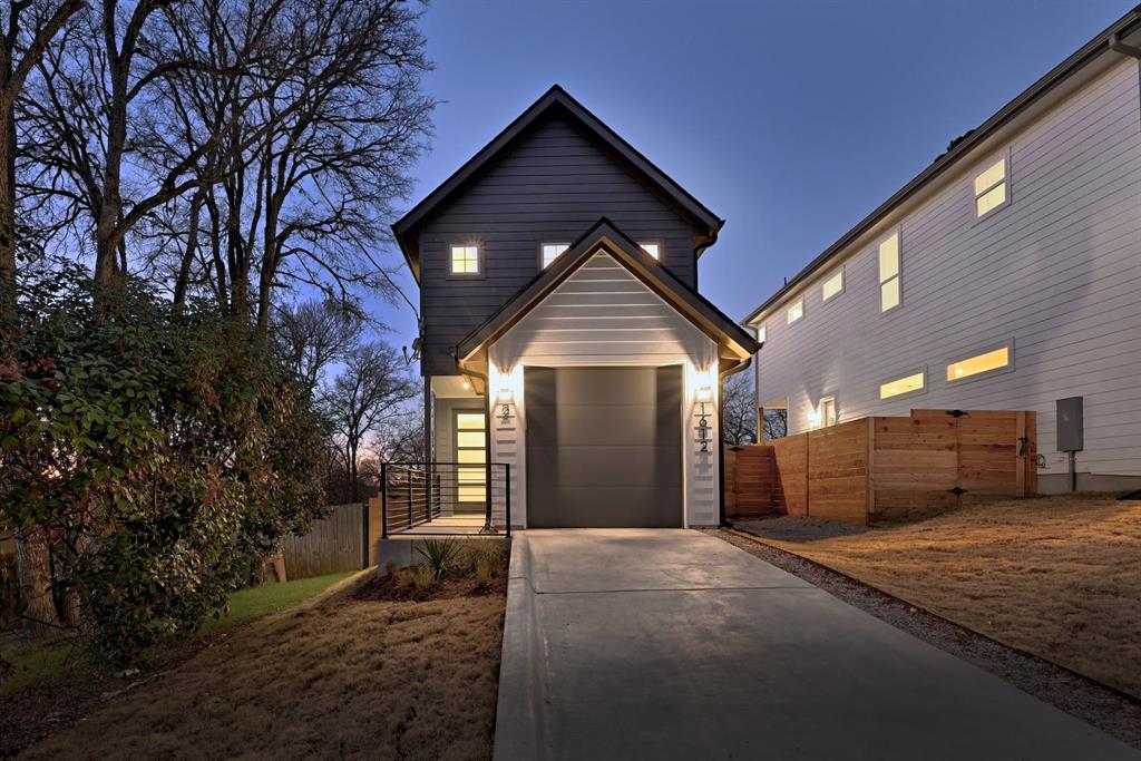 View 1612 Elmira Rd Unit #2 in Grant Park 1612 Elmira Rd Unit #2 - front exterior - Luxury home in Grant Park, Austin, TX