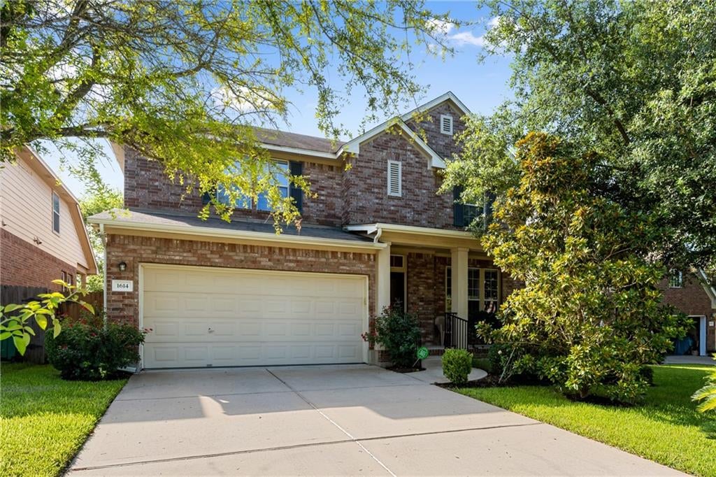 View 1614 Weatherford Dr in Harris Ridge Phs 2 Sec 1 Replat Of 1614 Weatherford Dr - front exterior - Luxury home in Harris Ridge Phs 2 Sec 1 Replat Of, Austin, TX