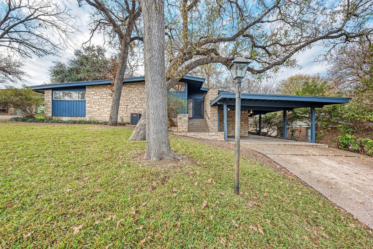 View 1615 Elmhurst DR in Elmhurst Heights 1615 Elmhurst DR - property photo 1 - Luxury home in Elmhurst Heights, Austin, TX