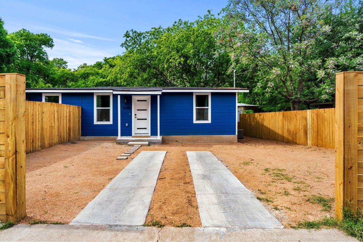 View 1618 Webberville Rd Unit #B in Flournoys Eastern Hills Sec 04 1618 Webberville Rd Unit #B - front exterior - Luxury home in Flournoys Eastern Hills Sec 04, Austin, TX