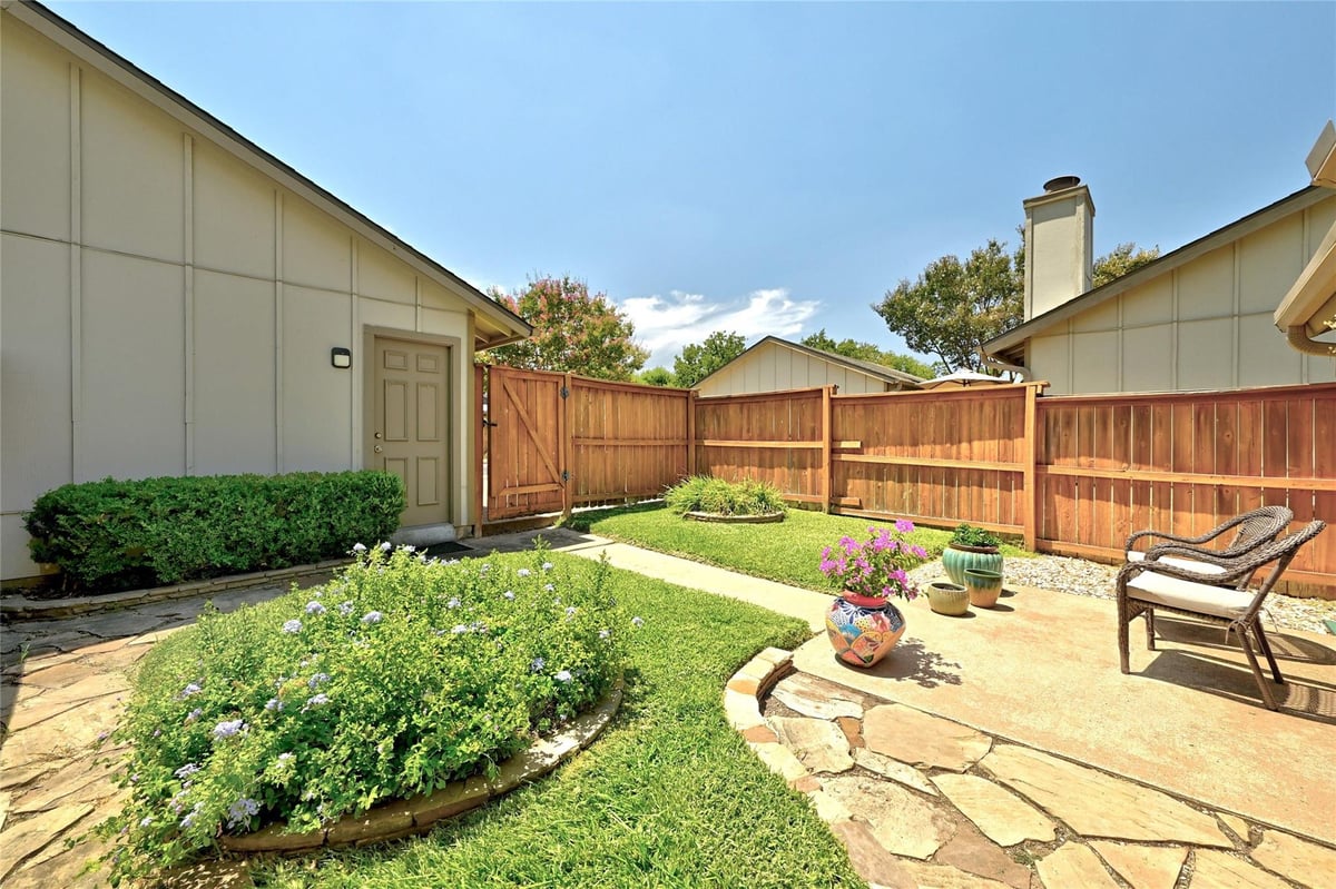 View 1619B W Braker Ln Unit #B in Gracy Meadow Condo Amd 1619B W Braker Ln Unit #B - front exterior - Luxury home in Gracy Meadow Condo Amd, Austin, TX
