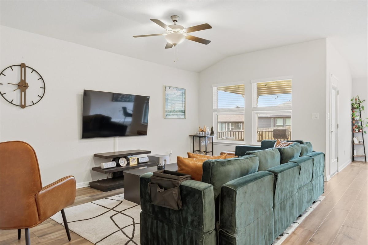 Living area at 162 El Capitan Loop - 4 bed 2 bath home