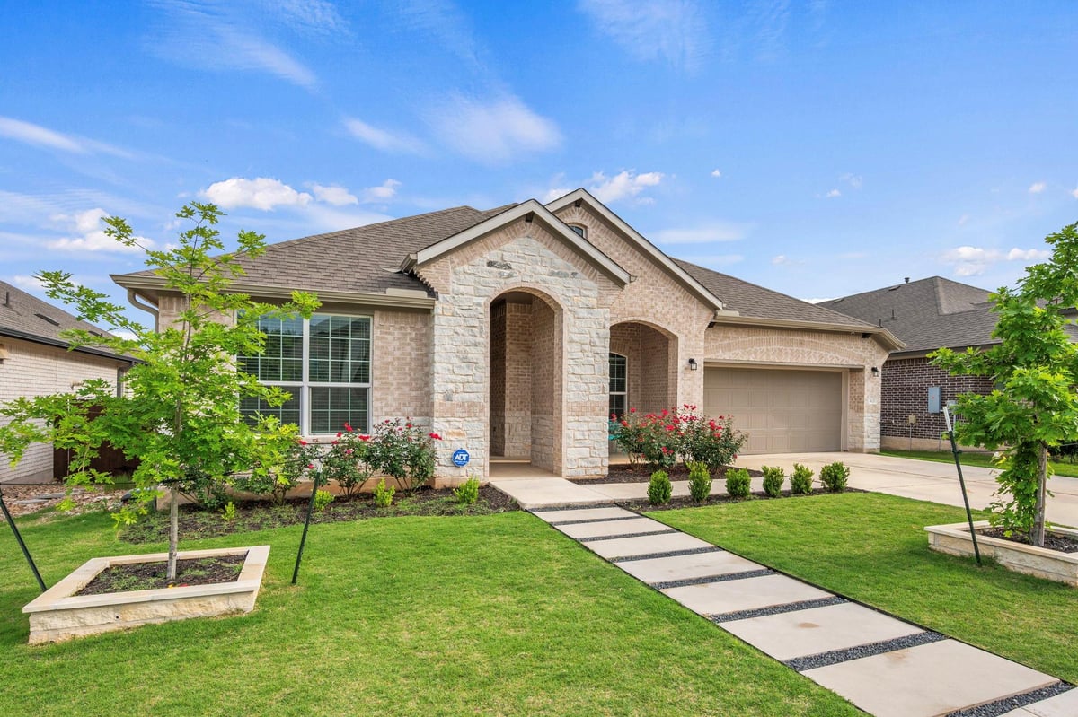 1621 Weavers Bnd - front exterior - Luxury home in LIVELY RANCH, Georgetown, TX