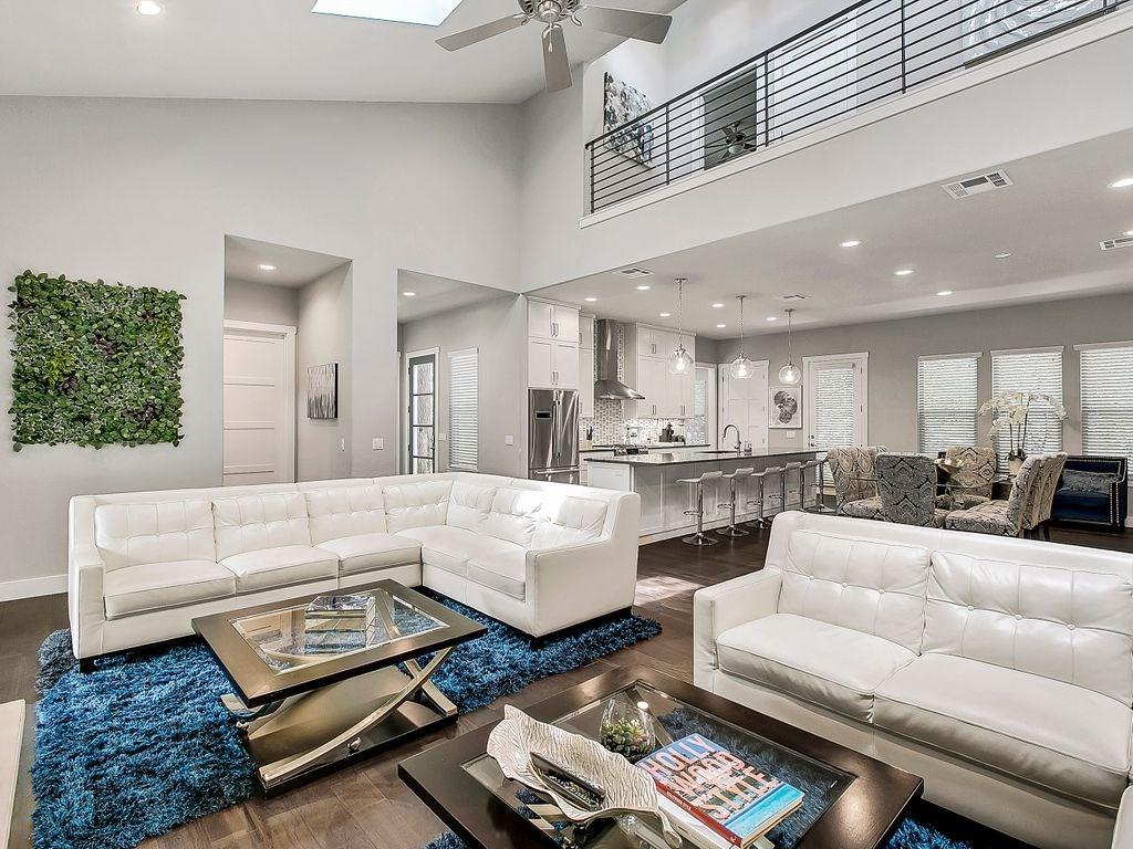 View 1622 W 10th St Unit #B in MLS Area 1B 1622 W 10th St Unit #B - property photo 1 - Luxury home in MLS Area 1B, Austin, TX
