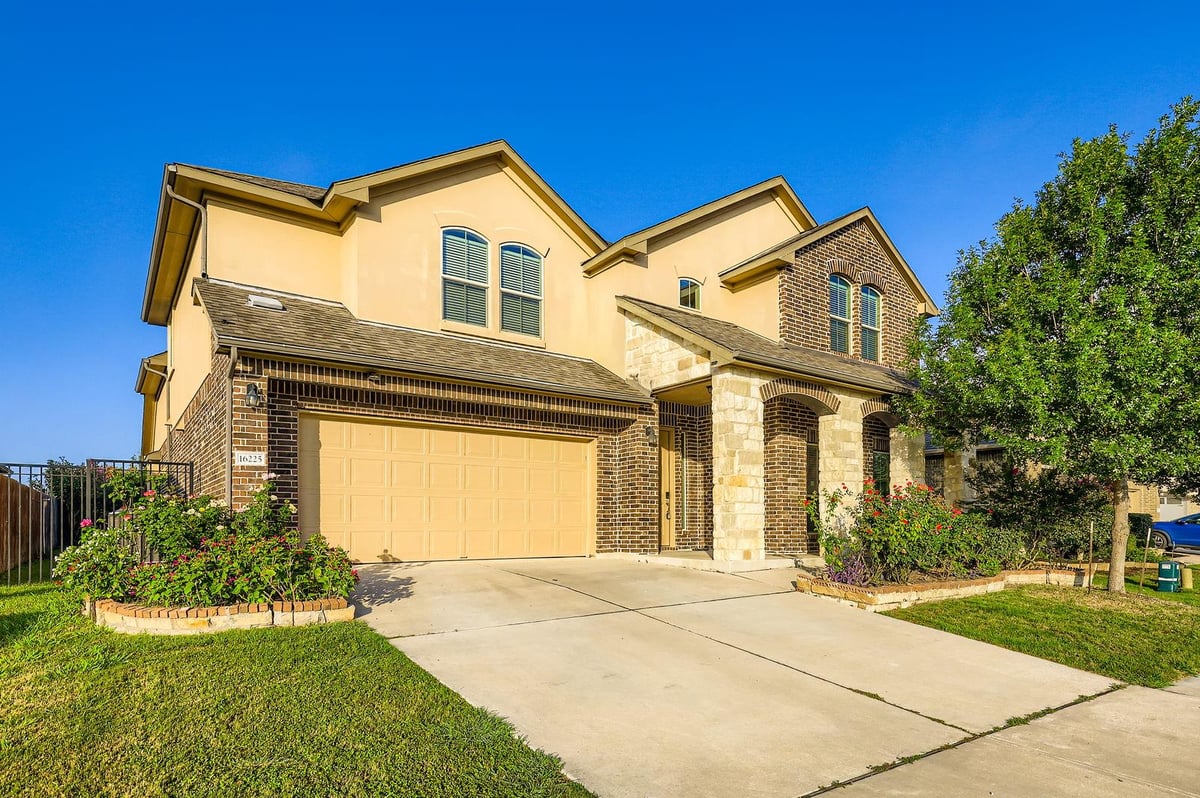 Living area at 16225 Chianti Cv - 4 bed 3 bath home