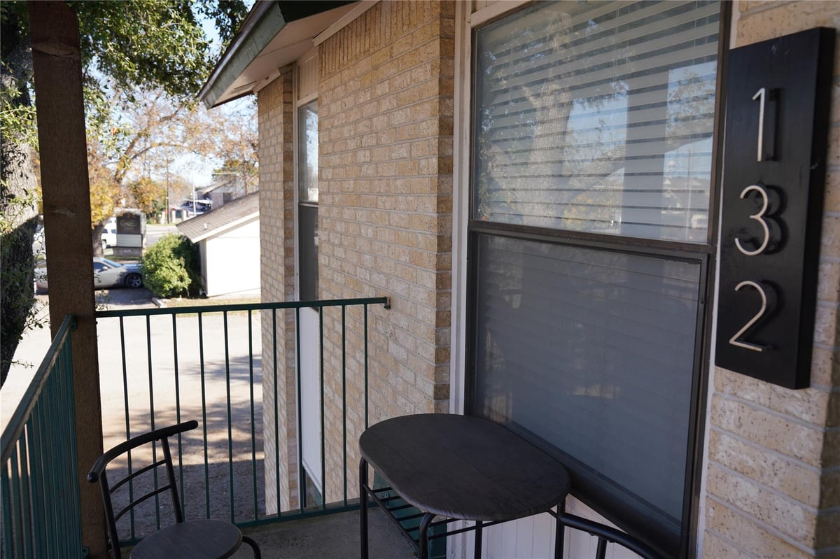 Living area at 1624 Aquarena Springs Dr Unit #D 132 - 2 bed 2 bath home