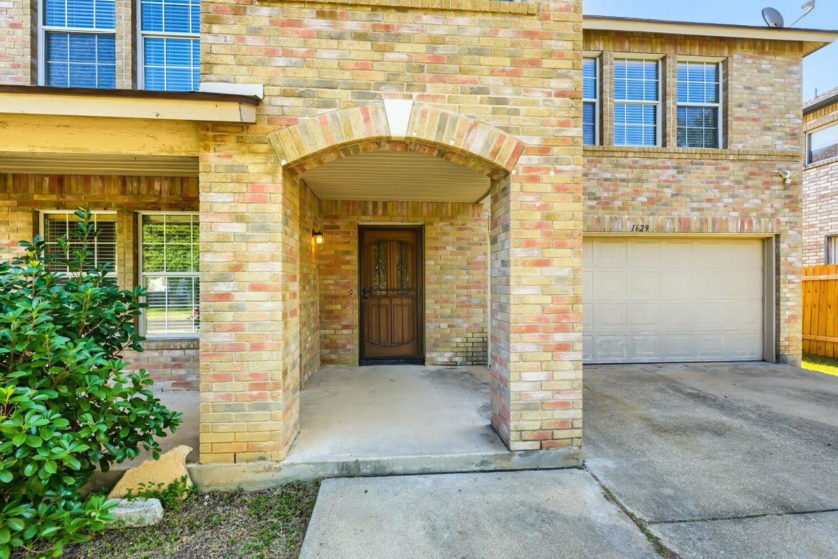 View 1629 Balsam WAY in Meadows Chandler Creek Sec 05 1629 Balsam WAY - property photo 1 - Luxury home in Meadows Chandler Creek Sec 05, Round Rock, TX