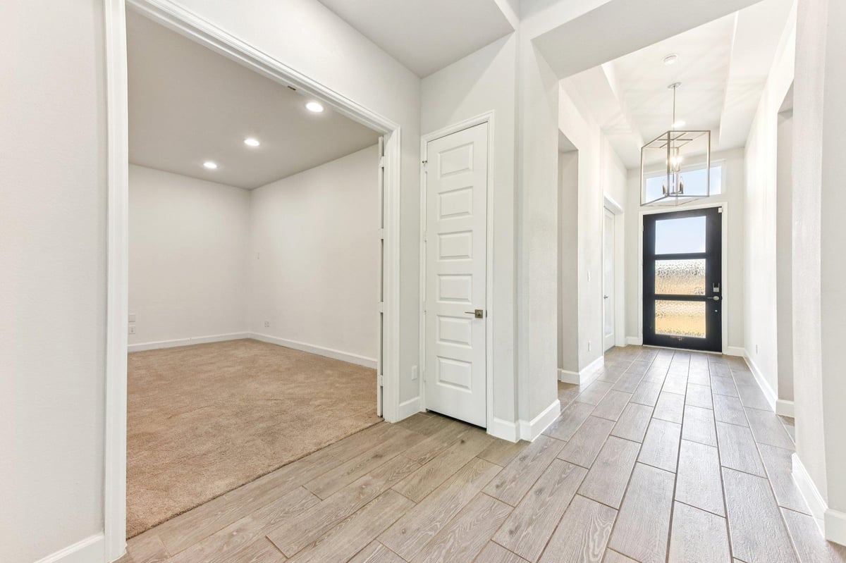 Living area at 163 Kellogg Ln - 4 bed 3 bath home