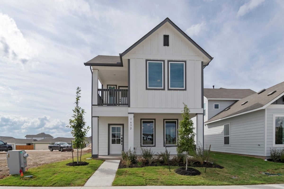 Living area at 1632 Esplanade Pkwy - 3 bed 2 bath home