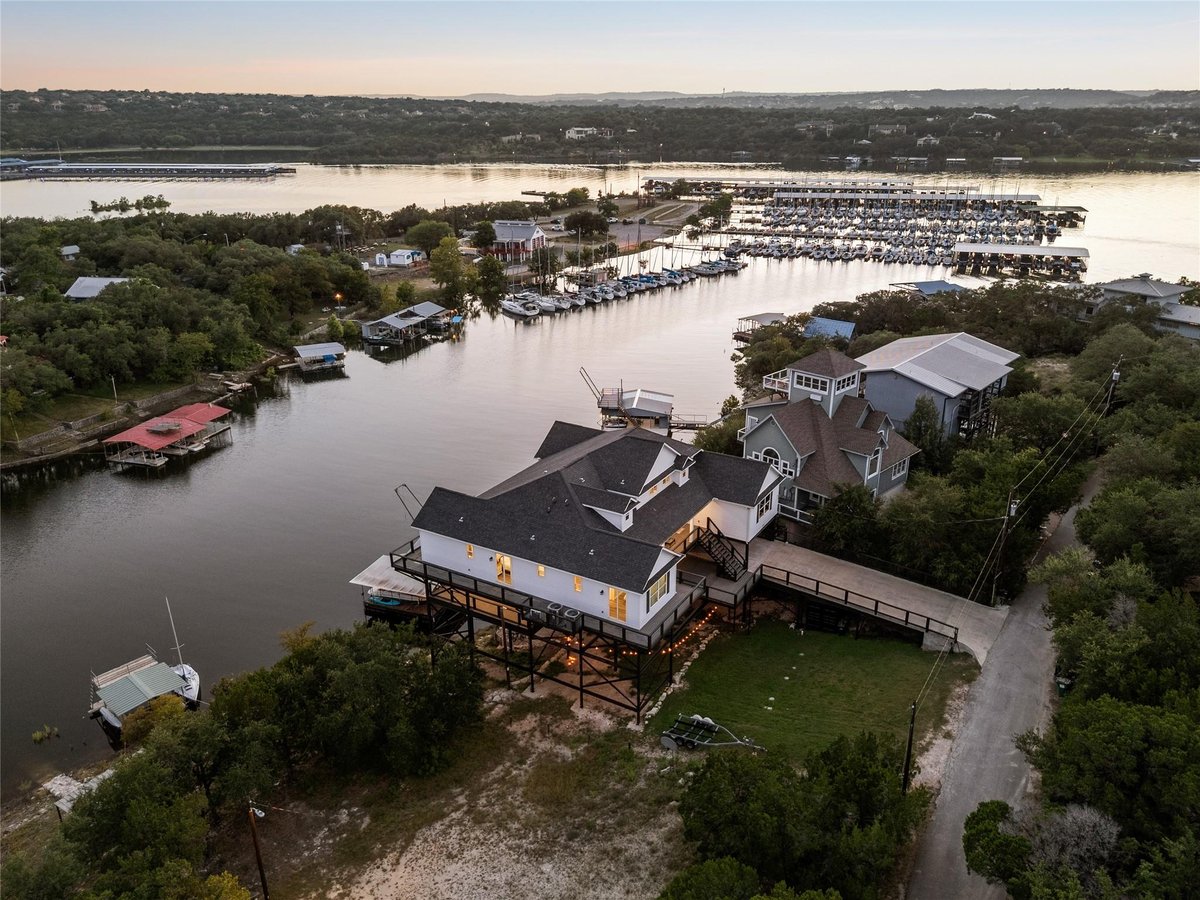 View 16323 Lake LOOP in Buffalo Gap 16323 Lake LOOP - front exterior - Luxury home in Buffalo Gap, Austin, TX