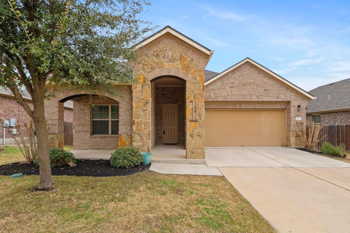 View 16436 Vescovo Ln in Sorento Ph 3 16436 Vescovo Ln - front exterior - Luxury home in Sorento Ph 3, Pflugerville, TX