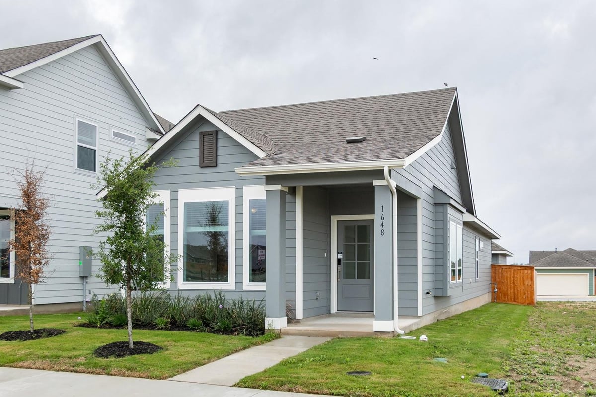 Living area at 1648 Esplanade Pkwy - 3 bed 2 bath home