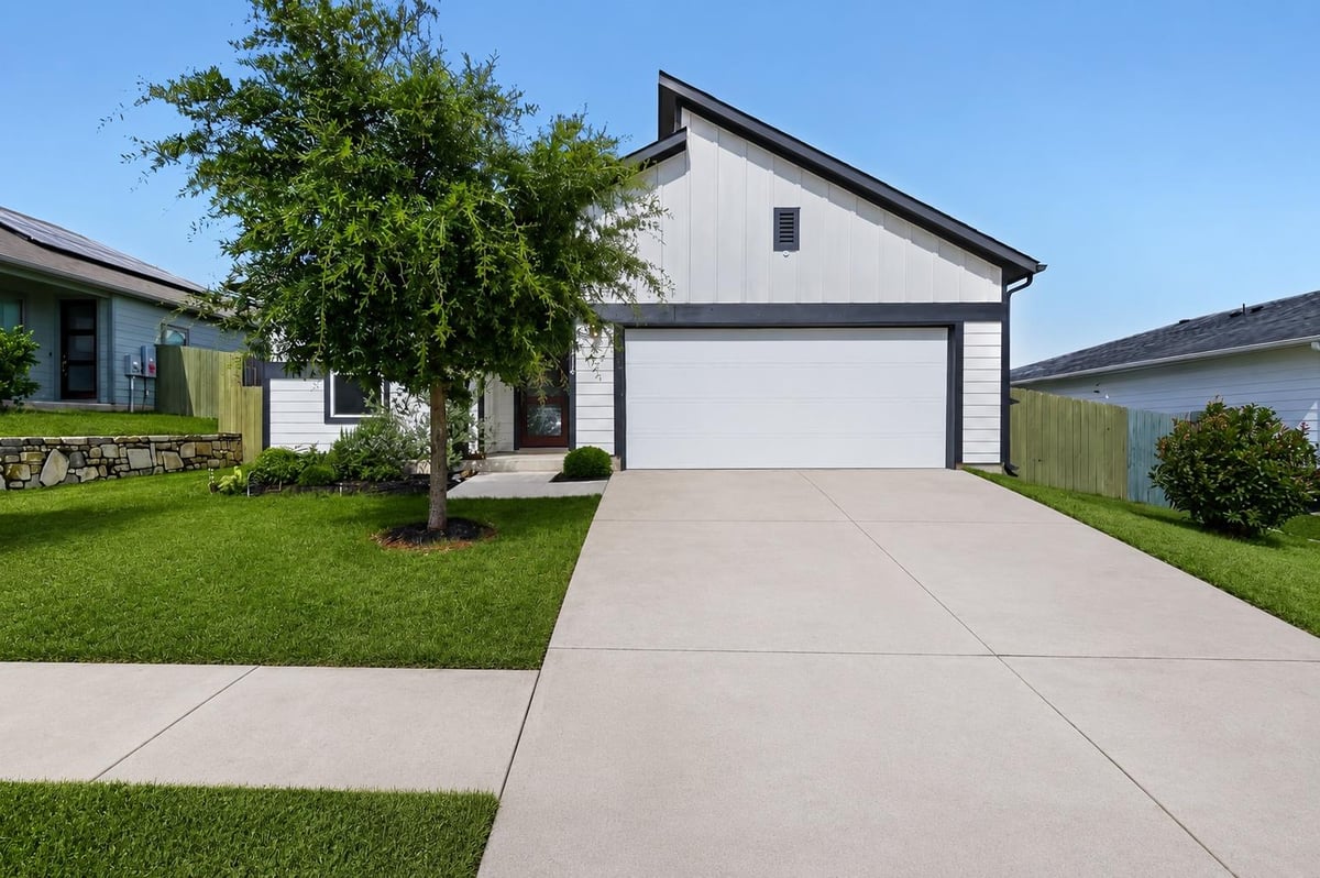 16516 Glimmering RD - front exterior - Luxury home in Whisper Valley Village 1 Ph 1, Manor, TX