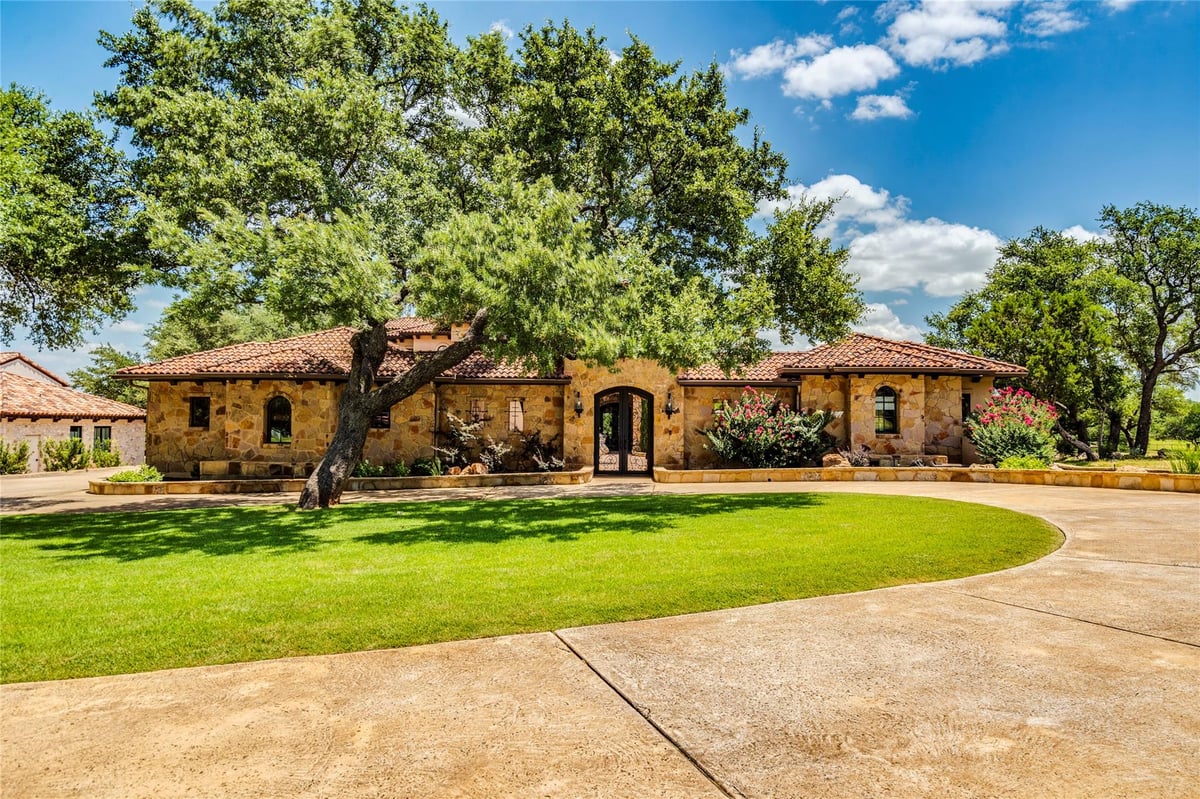 166 Encantada - front exterior - Luxury home in Escondido Golf and Lake Club, Horseshoe Bay, TX