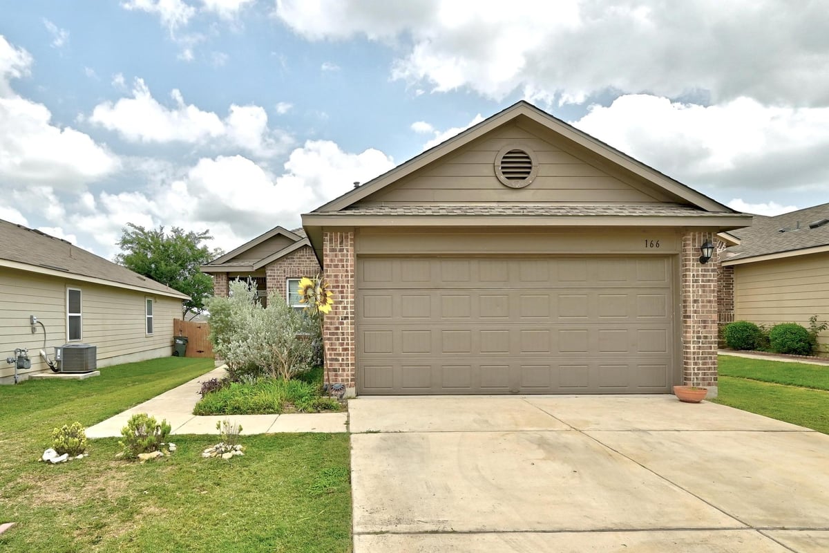 Living area at 166  Tallow Trl - 3 bed 2 bath home