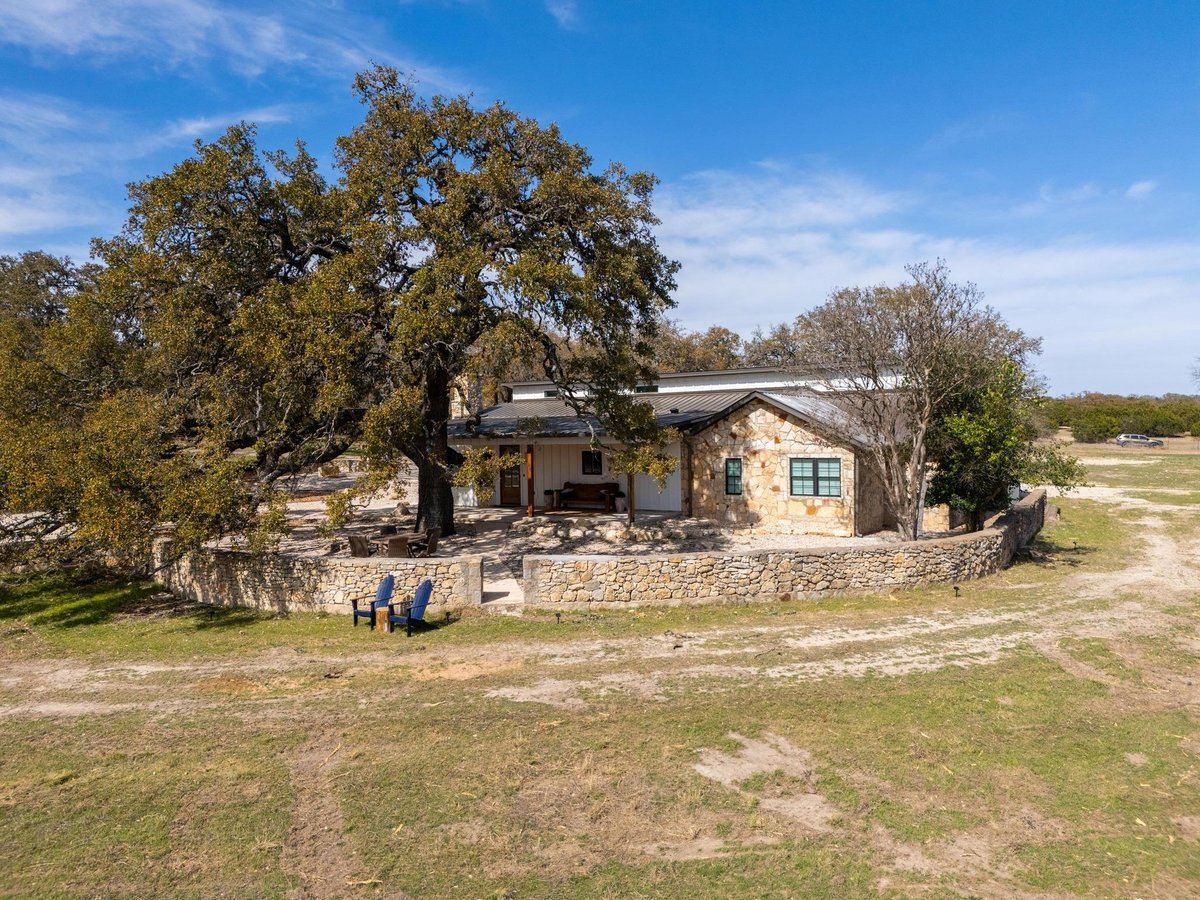 Living area at 1668 Rocky Road - 3 bed 3 bath home