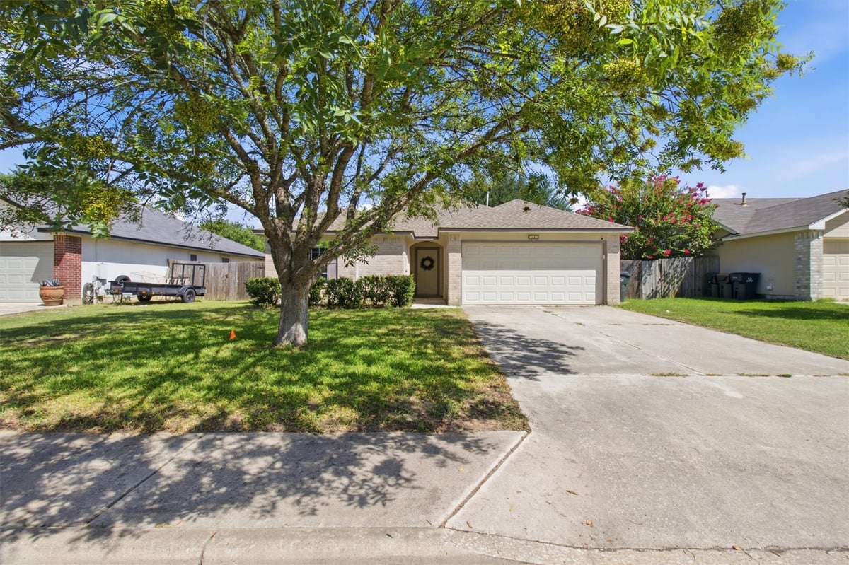 View 168 Beau LN in Steeplechase Sub Ph Iii Sec 2-B 168 Beau LN - property photo 1 - Luxury home in Steeplechase Sub Ph Iii Sec 2-B, Kyle, TX