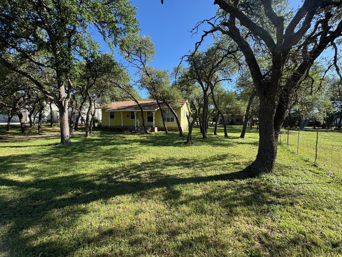 Living area at 16804 Fitzhugh Rd - Wildwood Hills Sec 1, Dripping Springs, TX