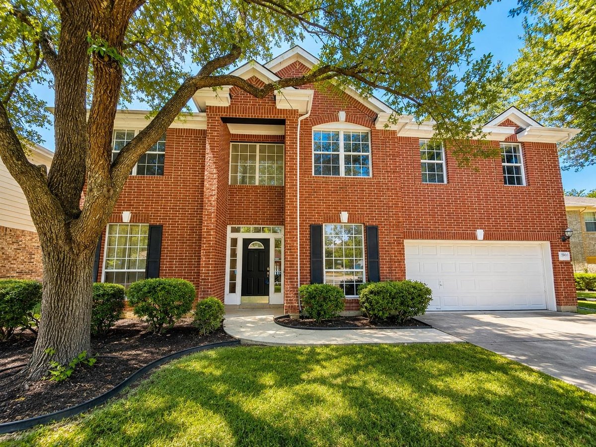 View 16827 Tortoise ST in Springbrook Centre Ph B Sec 01 16827 Tortoise ST - property photo 1 - Luxury home in Springbrook Centre Ph B Sec 01, Round Rock, TX