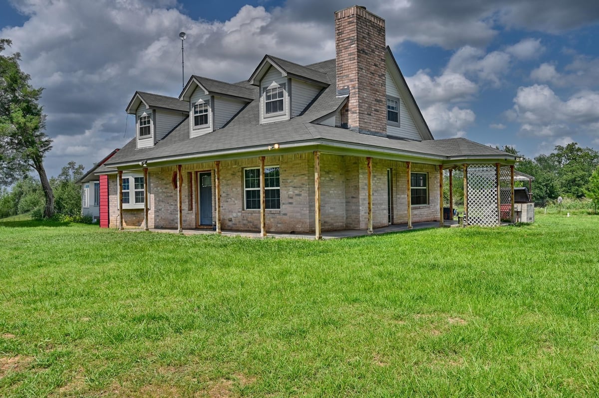 View 1689 Fm 2104 in Paige Acres 1689 Fm 2104 - front exterior - Luxury home in Paige Acres, Paige, TX