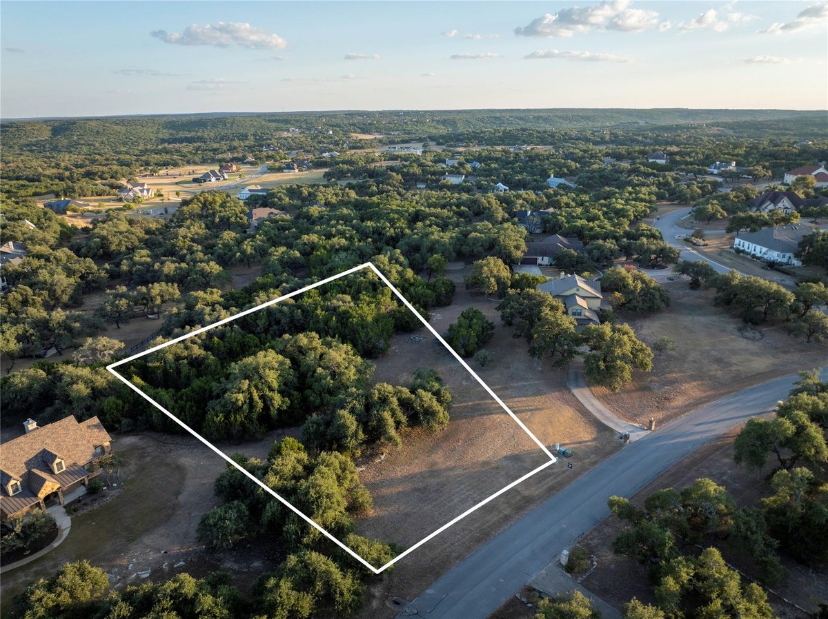 View 169 Island Oaks Ln in La Ventana Ph 2 Sec 2 169 Island Oaks Ln - front exterior - Luxury lot in La Ventana Ph 2 Sec 2, Driftwood, TX