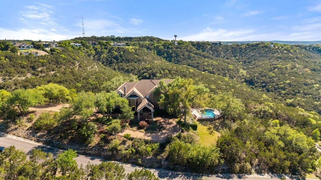 17 Cicero Ln - front exterior - Luxury home in Rob Roy Ph 02, Austin, TX