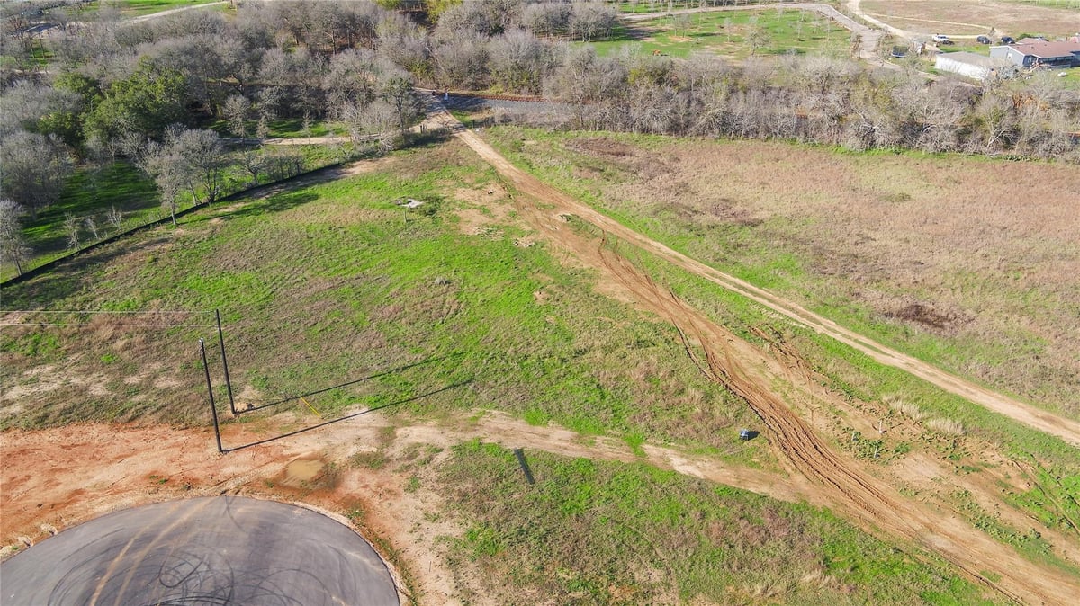 View 170 GRACE Ln in TUMBLEWEED ESTATES PH 3 170 GRACE Ln - front exterior - Luxury lot in TUMBLEWEED ESTATES PH 3, Dale, TX
