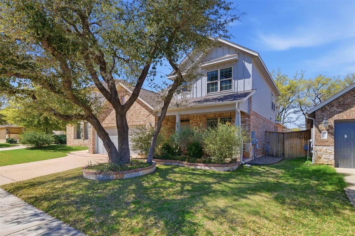 View 170 Rosling DR in White Oak Preserve Sec Two 170 Rosling DR - property photo 1 - Luxury home in White Oak Preserve Sec Two, Buda, TX
