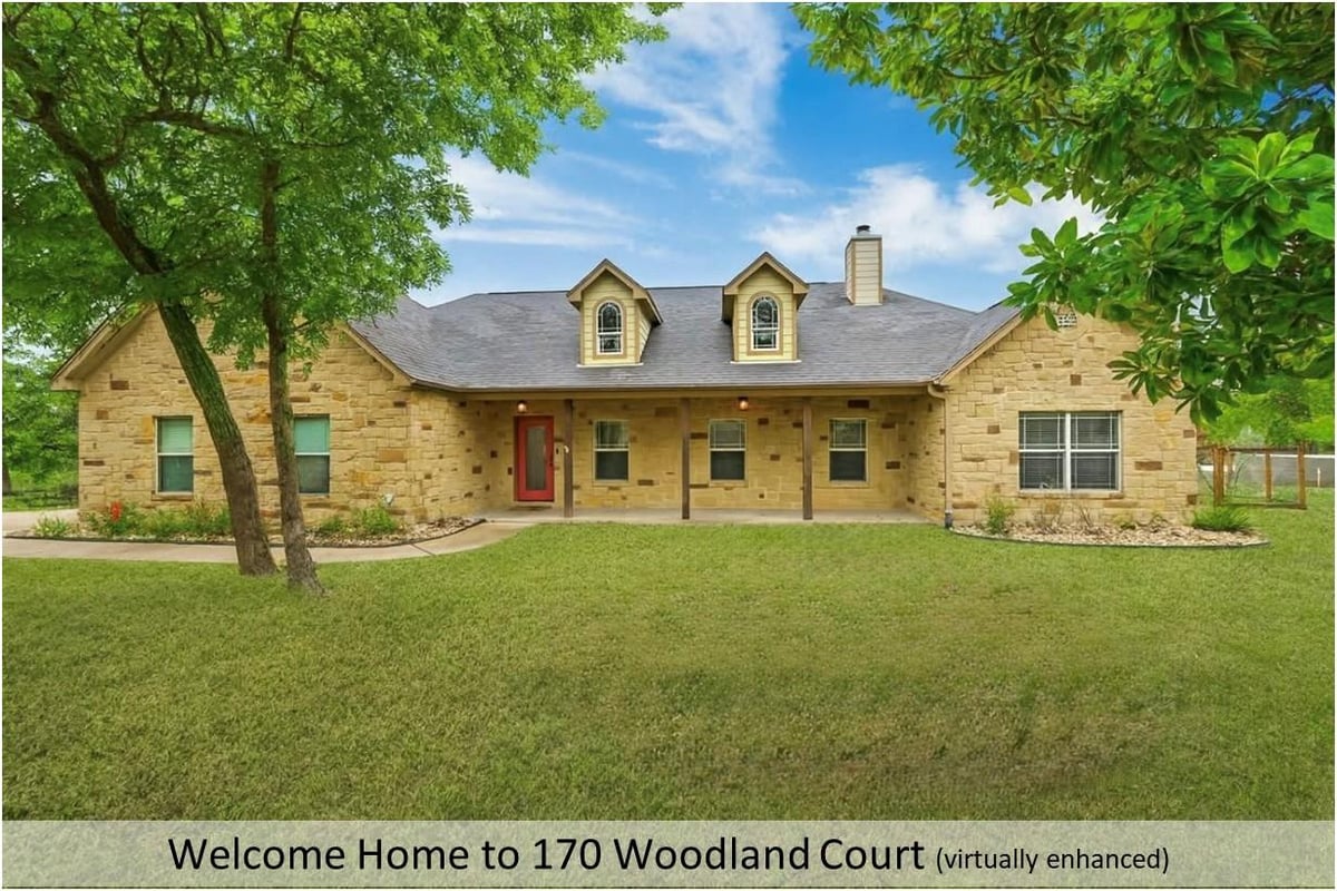 Living area at 170 Woodland Ct - 3 bed 2 bath home