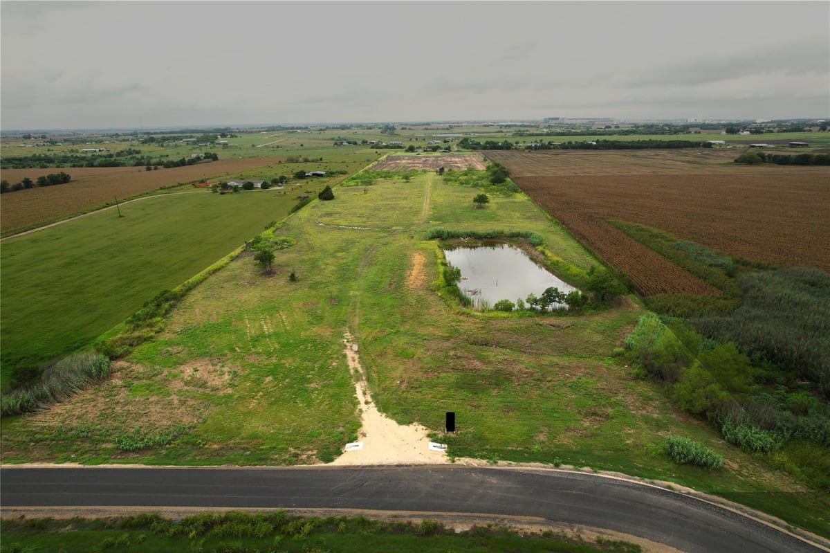 1700 County Road 406 - front exterior - Luxury lot in none, Taylor, TX