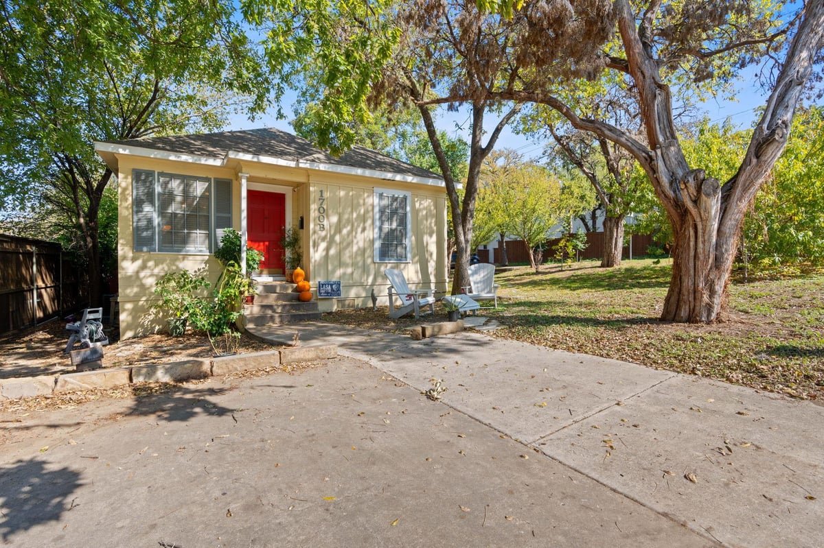 1700 Northwood Rd - front exterior - Luxury home in Brykerwoods C, Austin, TX