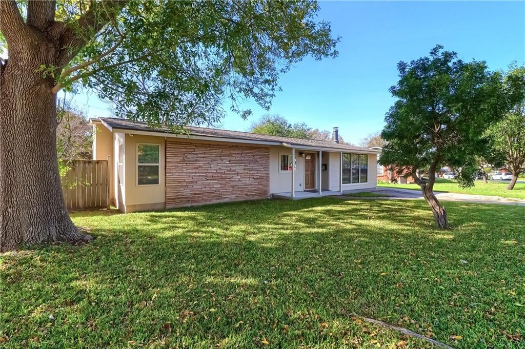 View 1701 Forest Hill Dr in Park Forest Sec 01 1701 Forest Hill Dr - front exterior - Luxury home in Park Forest Sec 01, Austin, TX