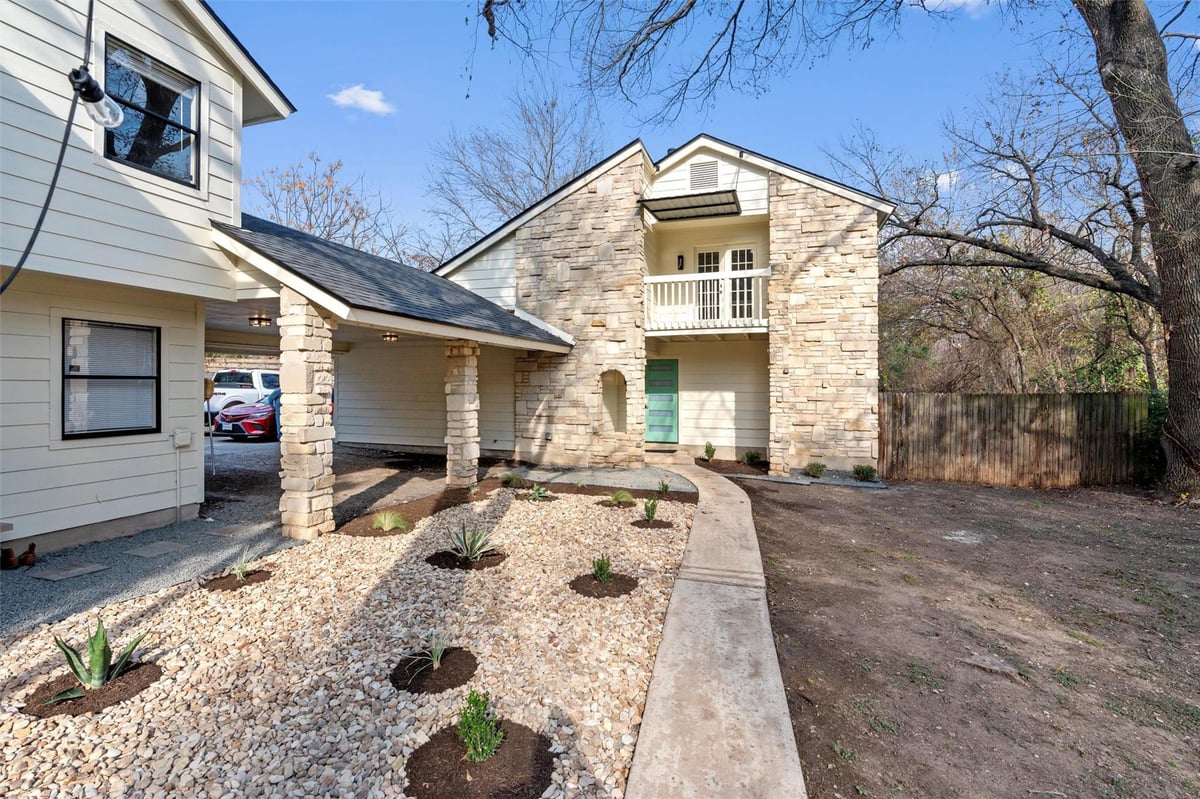 View 1702 Cinnamon PATH in Cinnamon Ridge 1702 Cinnamon PATH - front exterior - Luxury home in Cinnamon Ridge, Austin, TX