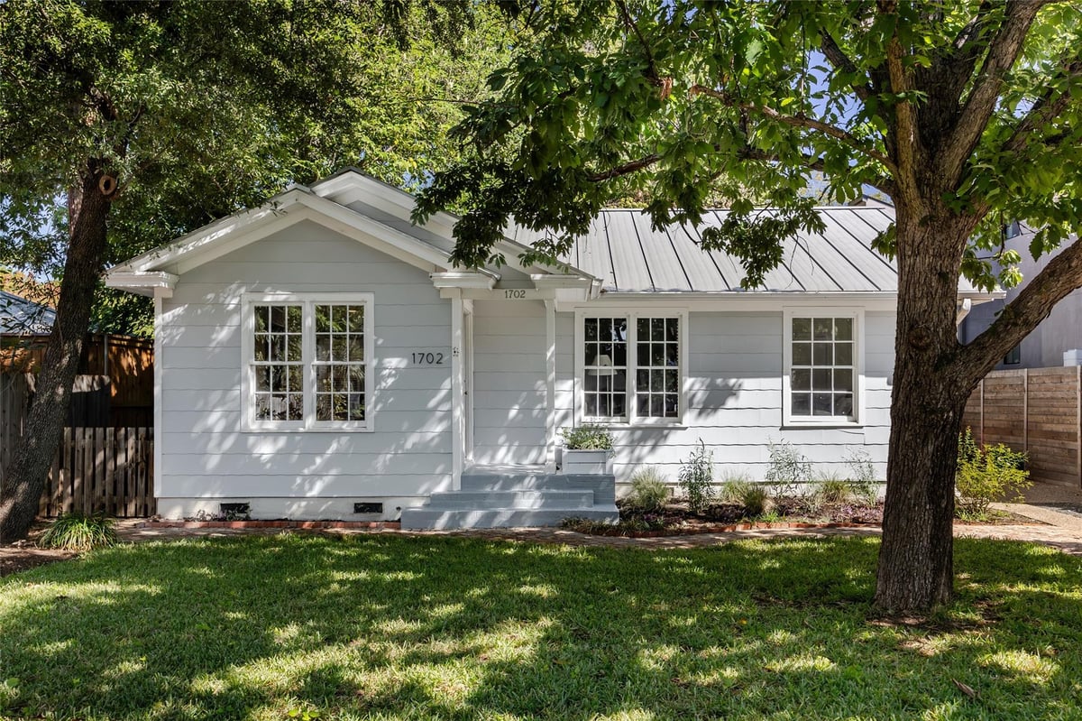 View 1702 W 32nd St in Brykerwoods 1702 W 32nd St - front exterior - Luxury home in Brykerwoods, Austin, TX