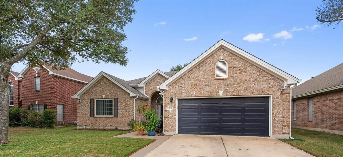 View 17028 Tortoise St in Springbrook Centre Ph B Sec 01 17028 Tortoise St - property photo 1 - Luxury home in Springbrook Centre Ph B Sec 01, Round Rock, TX