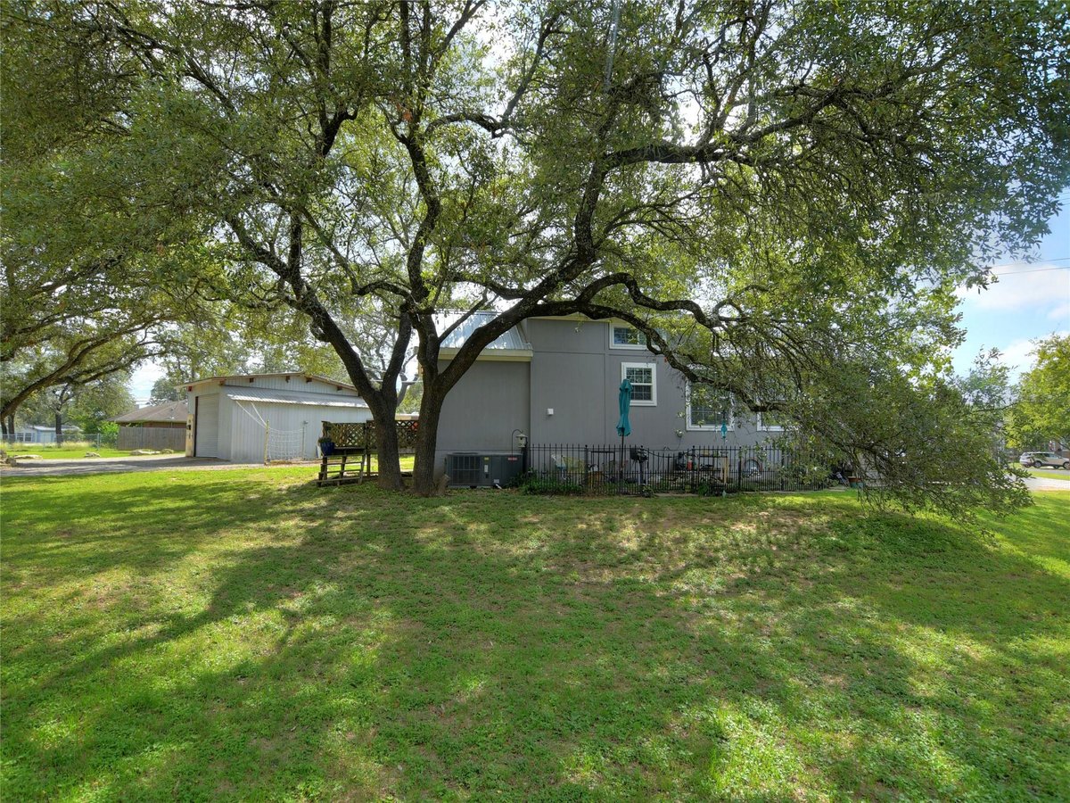 Bathroom at 1703 Lancer Ln - Austin Lake Hills Sec 01, Austin, TX
