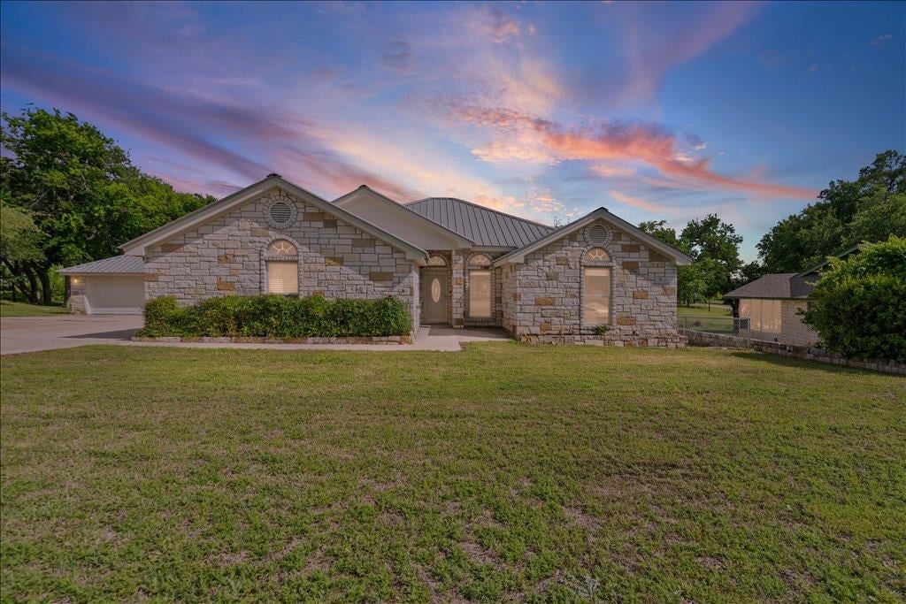 1703 Wofford Dr - front exterior - Luxury home in Highland Acres East, Burnet, TX