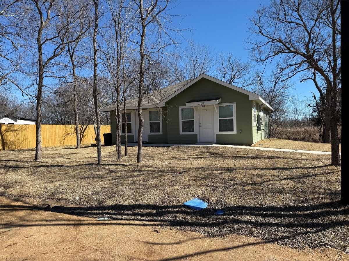 View 1704 E 3rd St E Unit #1, 2 in Matthews & Wilkes Add 1704 E 3rd St E Unit #1, 2 - front exterior - Luxury home in Matthews & Wilkes Add, Lampasas, TX