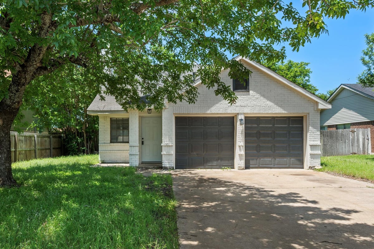 View 1705 N 60th ST in Copperfield Add 1705 N 60th ST - front exterior - Luxury home in Copperfield Add, Killeen, TX