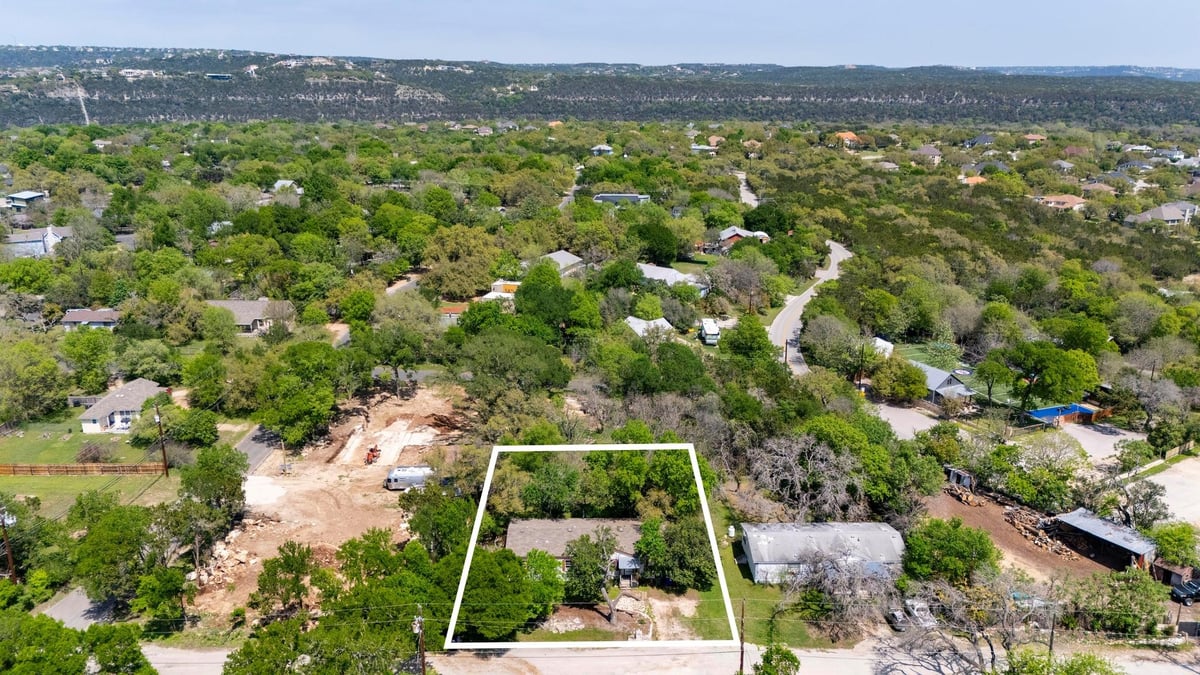 View 1705 Tartar WAY in AUSTIN LAKE HILLS SEC 1 1705 Tartar WAY - property photo 1 - Luxury home in AUSTIN LAKE HILLS SEC 1, Austin, TX