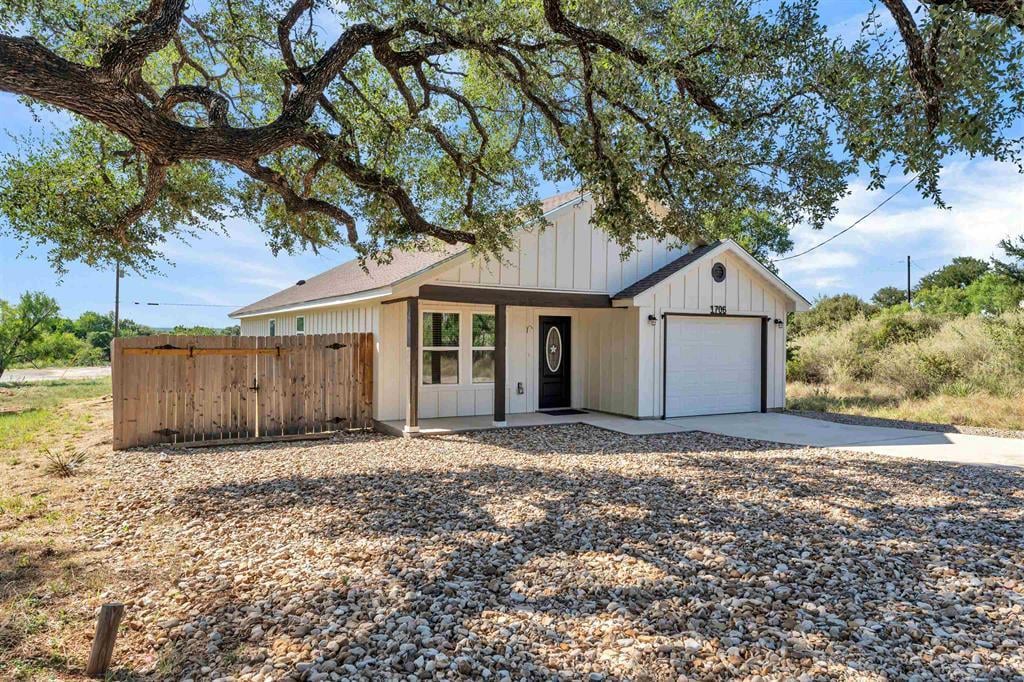 View 1706 Redwood DR in Live Oak 1706 Redwood DR - property photo 1 - Luxury home in Live Oak, Marble Falls, TX