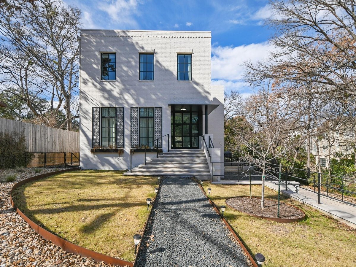 View 1706 Rockmoor Ave in Tarrytown 1706 Rockmoor Ave - property photo 1 - Luxury home in Tarrytown, Austin, TX