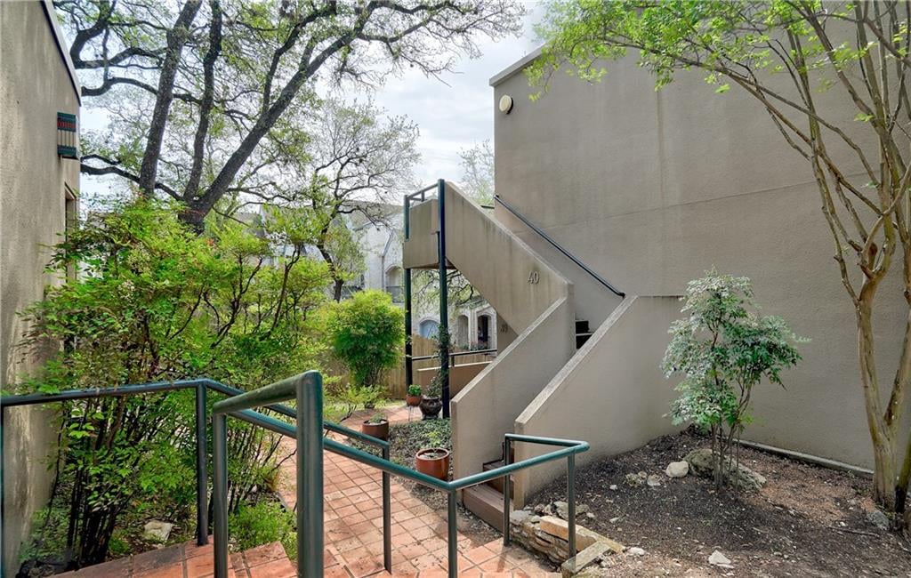 View 1707 Spyglass DR Unit #40 in Habidad Condo Amd 1707 Spyglass DR Unit #40 - front exterior - Luxury home in Habidad Condo Amd, Austin, TX