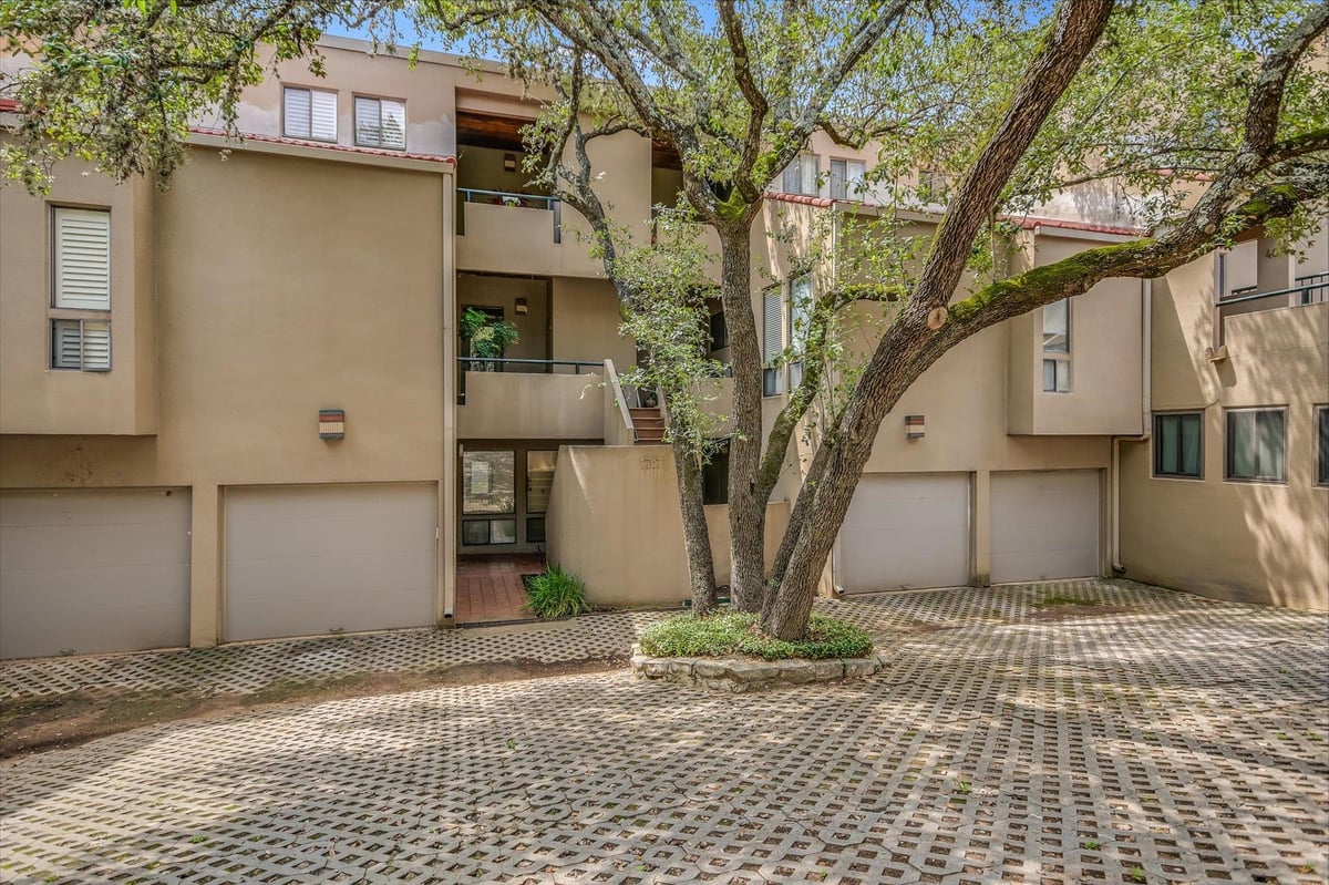 View 1707 Spyglass DR Unit #41 in Habidad Condo Amd 1707 Spyglass DR Unit #41 - front exterior - Luxury home in Habidad Condo Amd, Austin, TX
