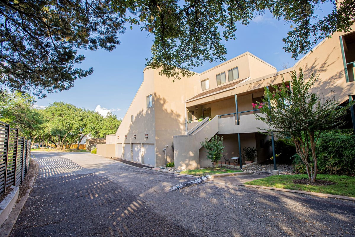 View 1707 Spyglass DR Unit #48 in Habidad Condo Amd 1707 Spyglass DR Unit #48 - front exterior - Luxury home in Habidad Condo Amd, Austin, TX