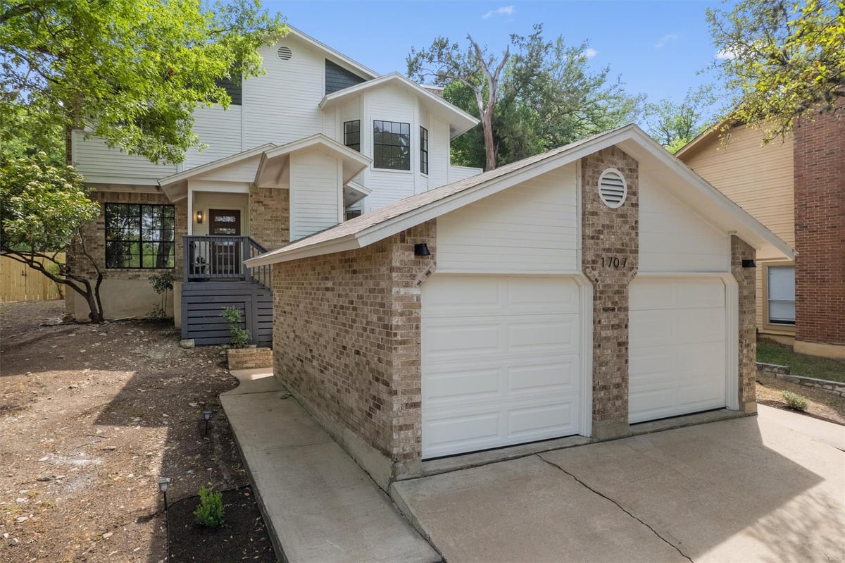 View 1707 Waterloo Trl in Cinnamon Ridge 1707 Waterloo Trl - front exterior - Luxury home in Cinnamon Ridge, Austin, TX