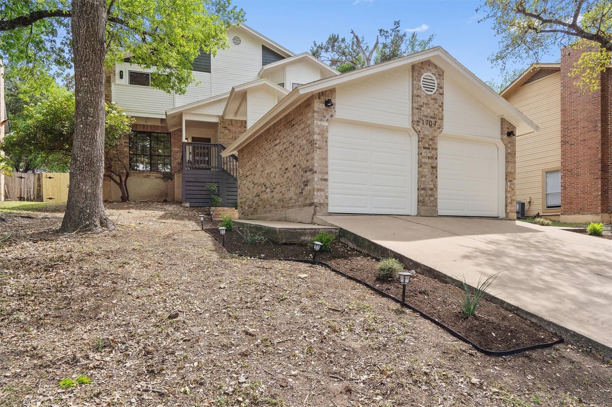 Living area at 1707 Waterloo Trl - Cinnamon Ridge, Austin, TX
