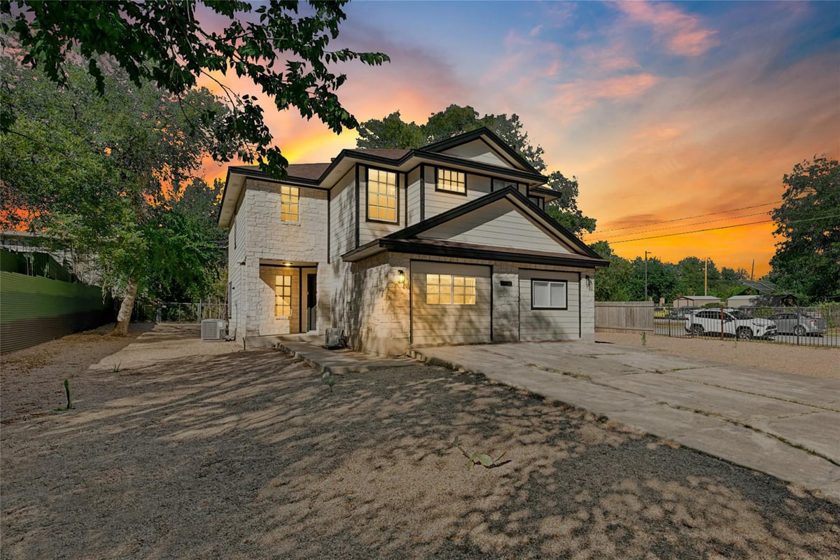 View 1708 E 17th ST Unit #B in Norwood V H 1708 E 17th ST Unit #B - front exterior - Luxury home in Norwood V H, Austin, TX